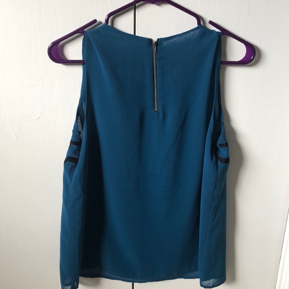 Miami brand Top - Picture 2 of 6